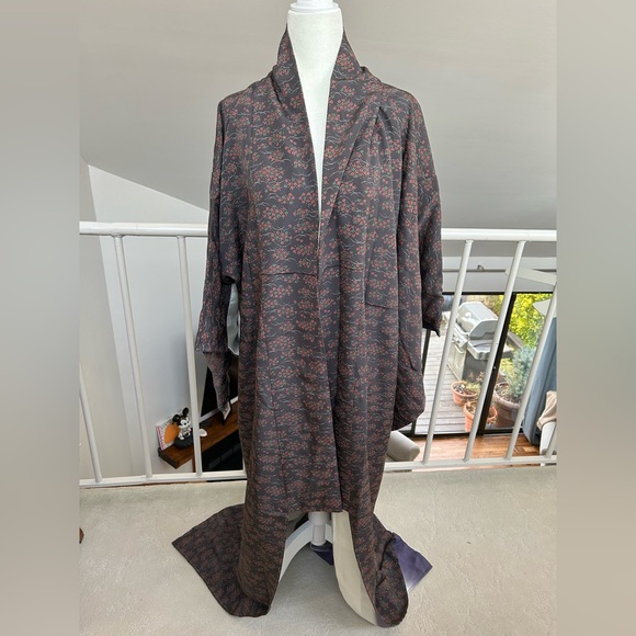 Beautiful Vintage floral dark purple kimono perfect for fall imported Japan - Picture 1 of 8